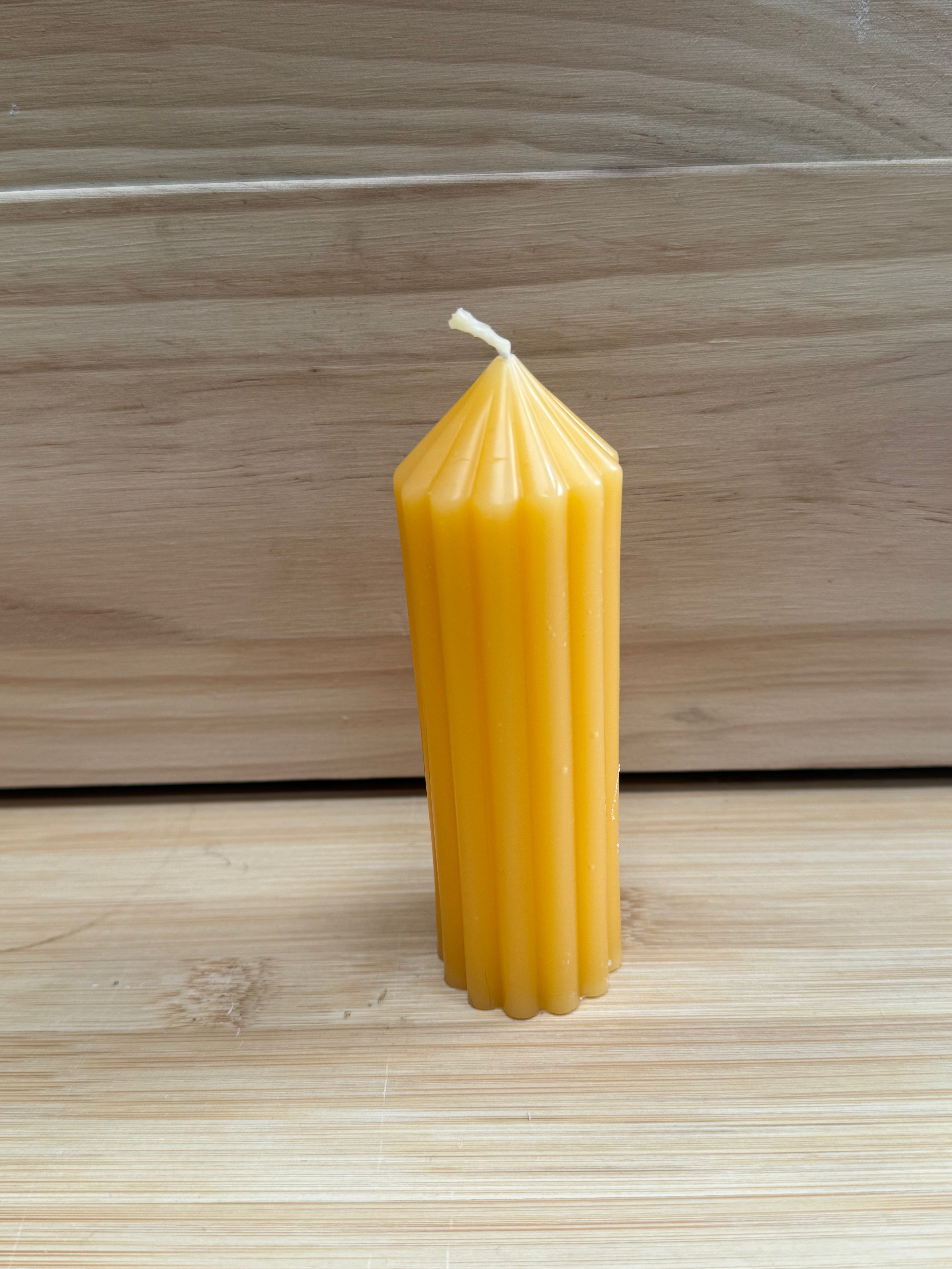 Kerze gewellt dünn